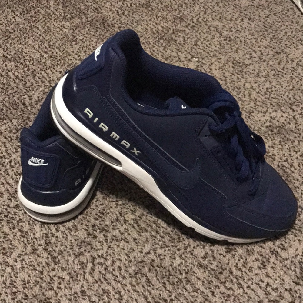Men’s Nike AirMax size 10 worn once!
